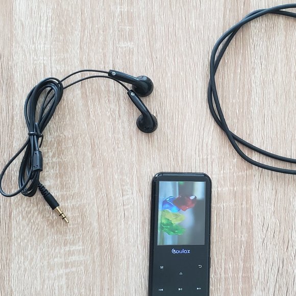 MP4 player + earphones (NEW) - Picture 3 of 6
